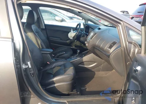 2016 Kia Forte Ex z USA, uszkodzony, nr VIN KNAFX5A81G5628912